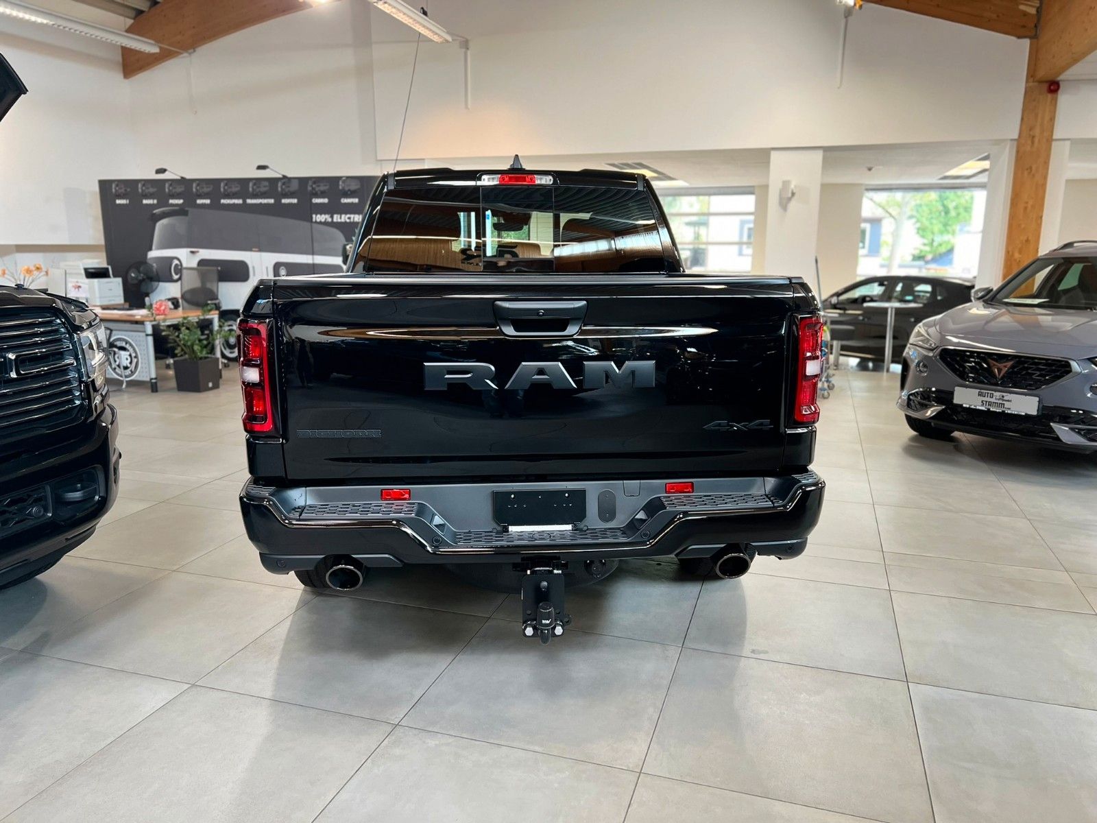 Fahrzeugabbildung Dodge RAM 1500 Big Horn Night  3.0L MY25 *PANO*LPG