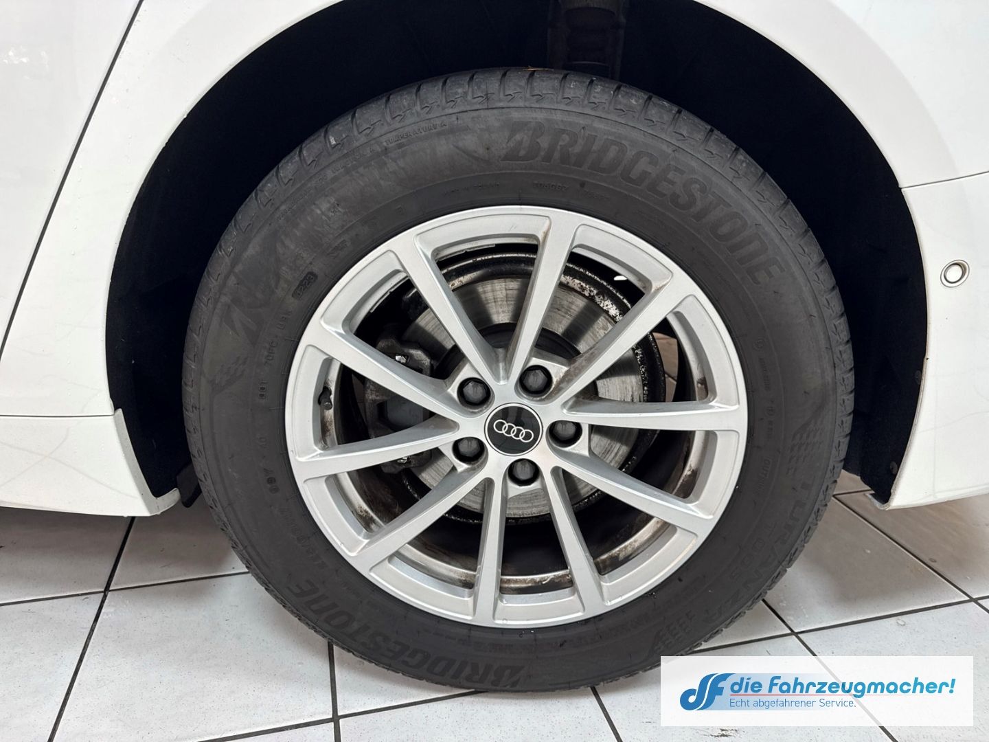 Fahrzeugabbildung Audi A6 Avant 40 TDI StandHZG AHK-klappbar Navi LED A