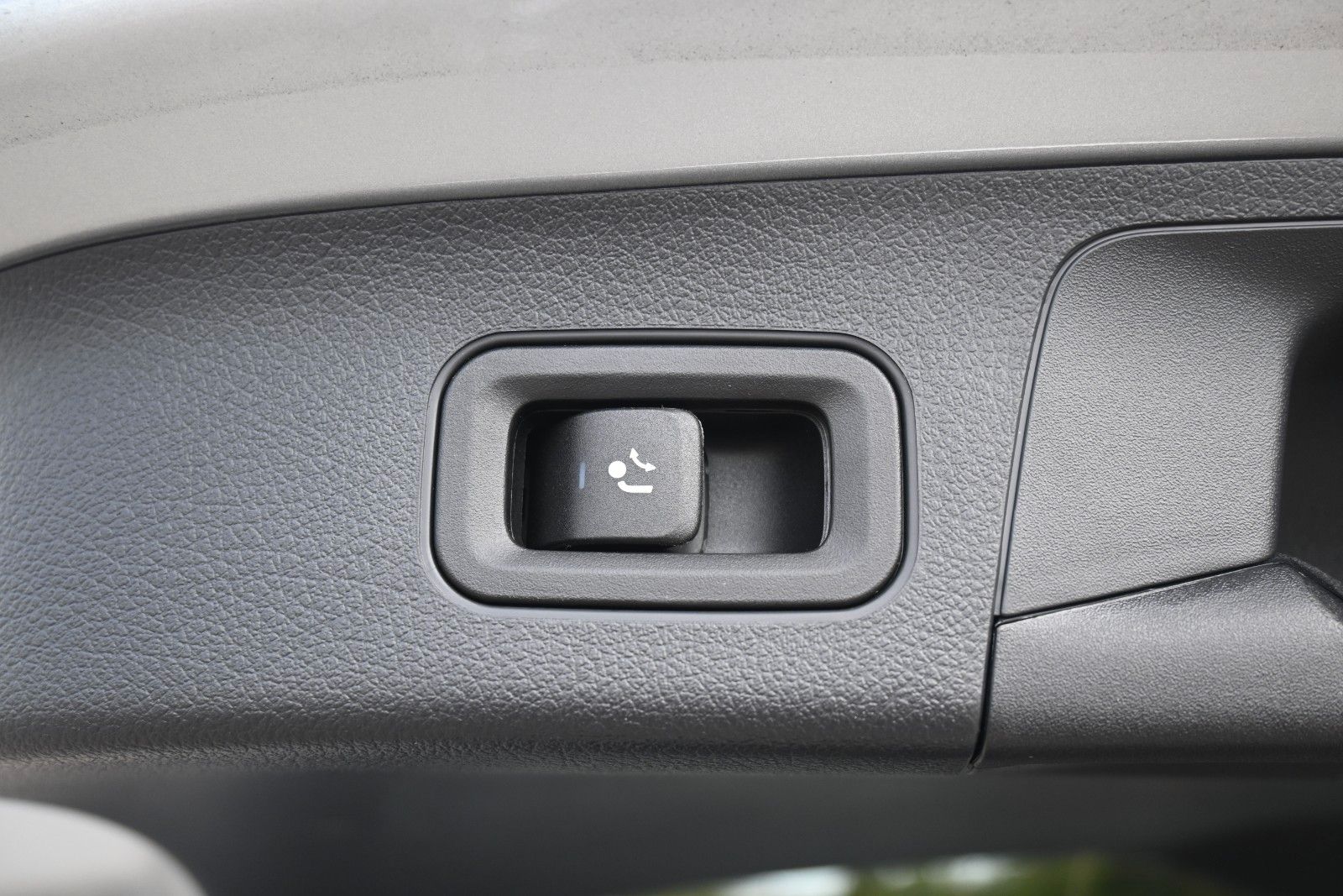 Fahrzeugabbildung Mercedes-Benz GLA 200 DKG Progressive*PANO*CAM*Totw.*AHK