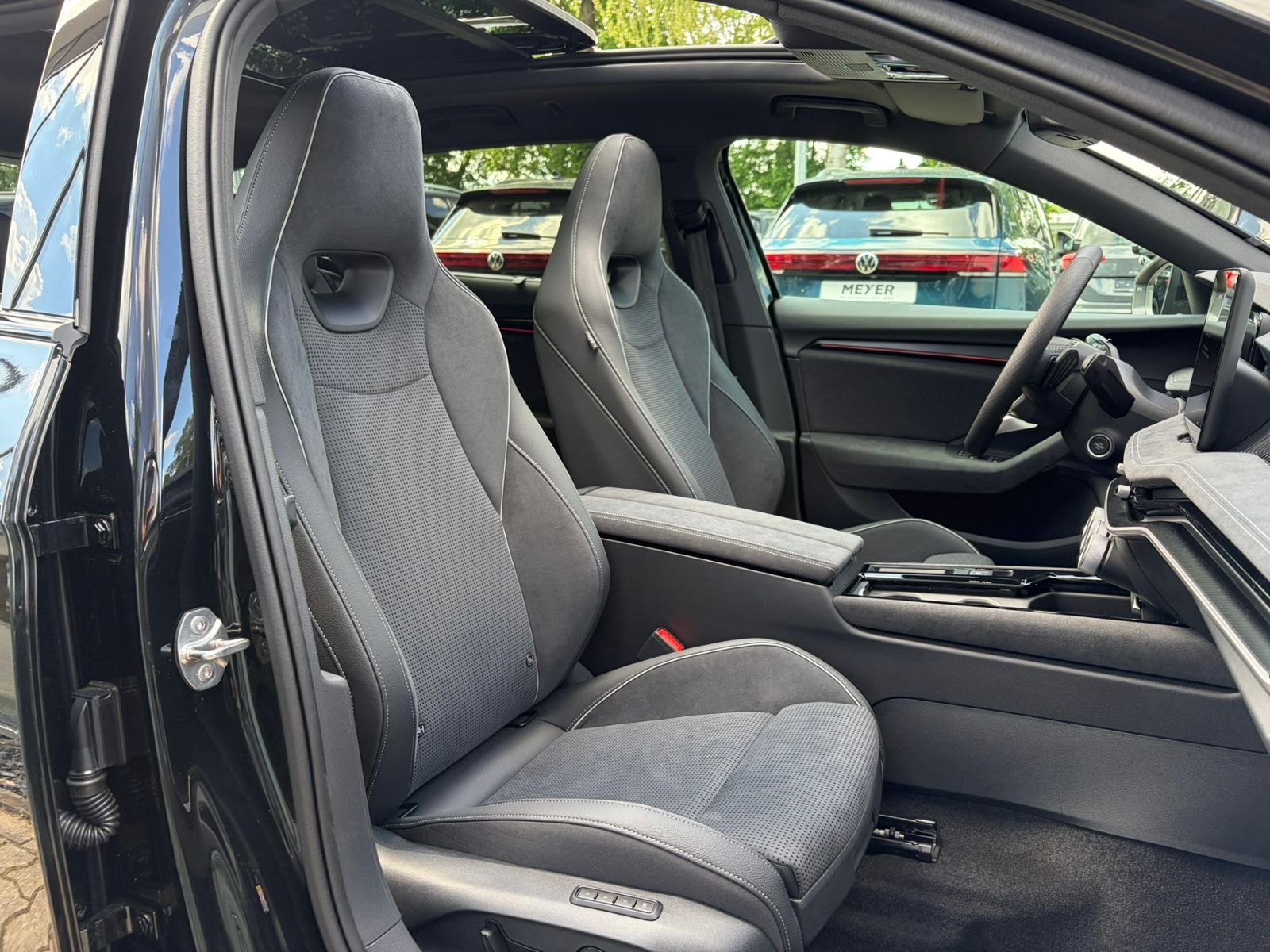 Fahrzeugabbildung SKODA Superb Combi  Sportline 1.5 TSI IV DSG *AHK,Navi