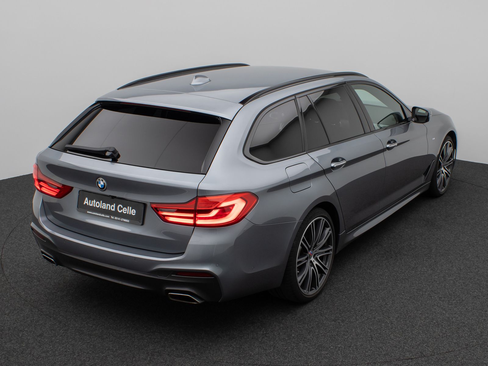 Fahrzeugabbildung BMW 530d xD M Sport Kamera HUD HiFi SoftCl Komfort