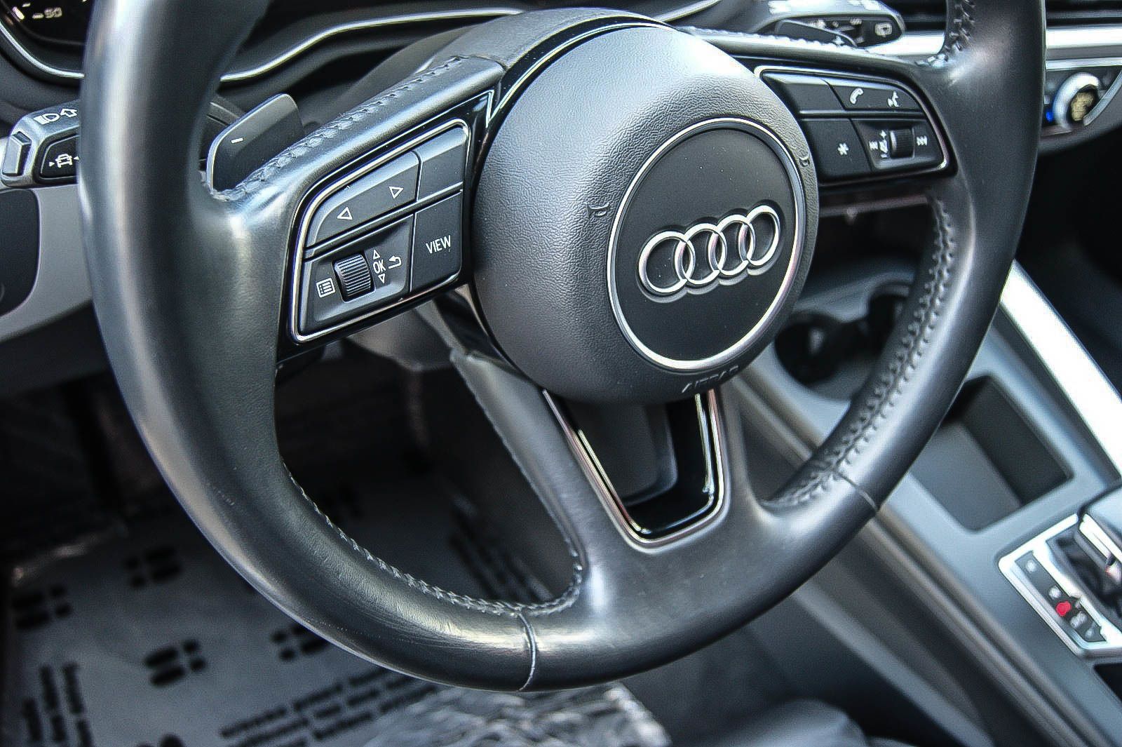 Fahrzeugabbildung Audi A4 Avant 45 TDI quattro S line PANORAMA KAMERA L