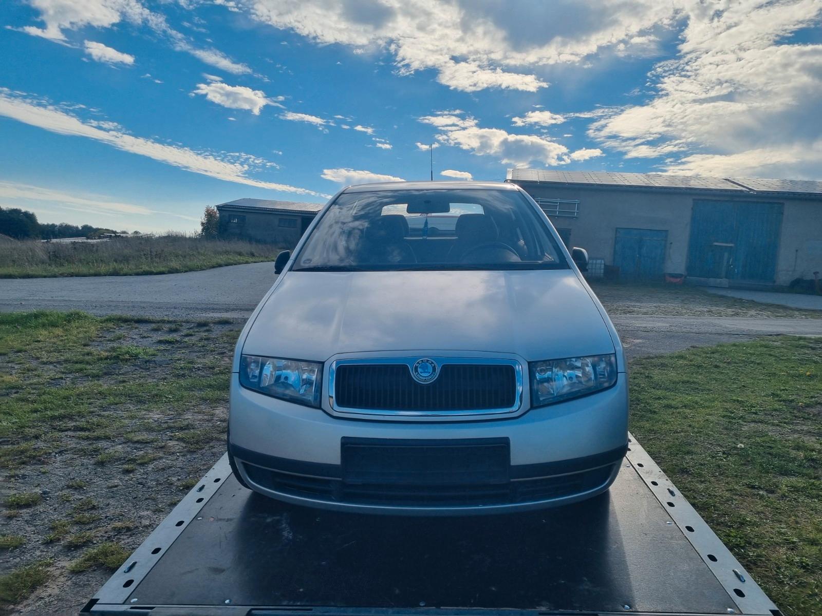 Skoda Fabia 2004 — rear view