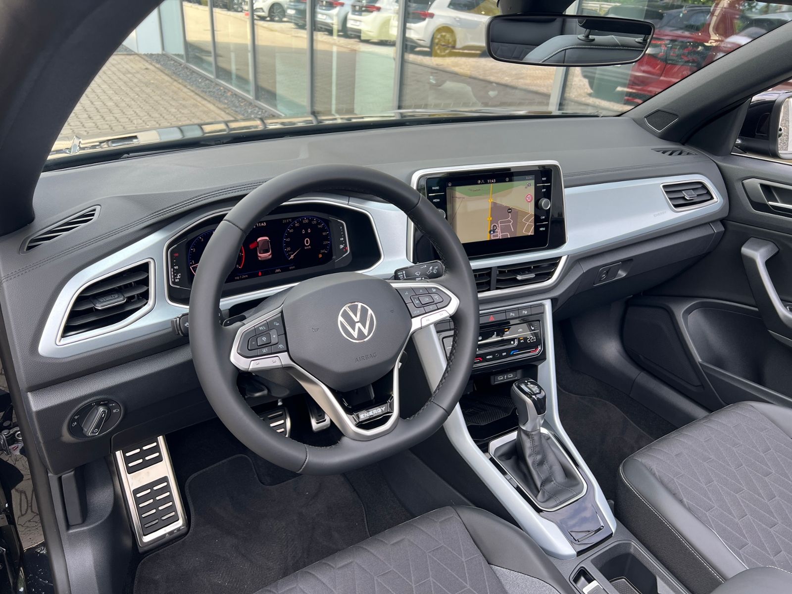 Fahrzeugabbildung Volkswagen T-Roc Cabriolet  ENERGY 1.5 TSI DSG *AHK, Navi,