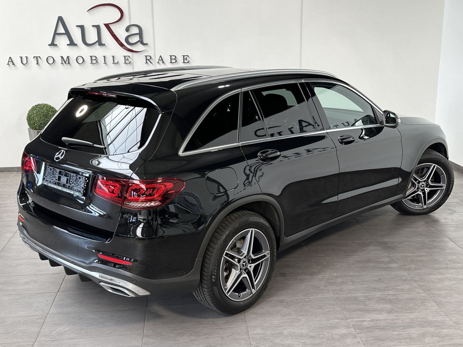 Fahrzeugabbildung Mercedes-Benz GLC 300d 4M AMG-Line NAV+LED+KAM+PANO+CARPLAY+VC