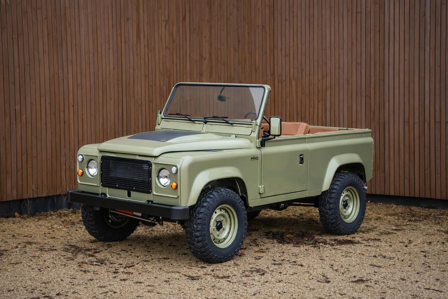 Land Rover Defender 90