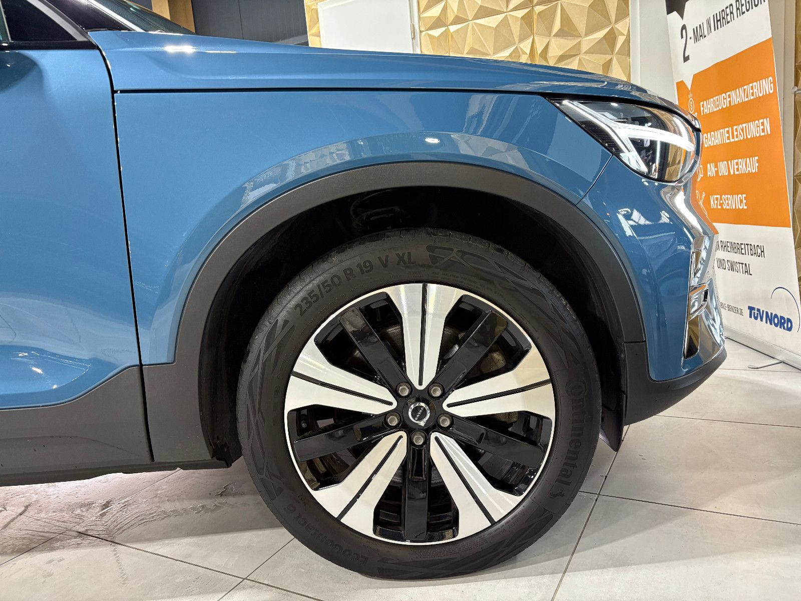Fahrzeugabbildung Volvo XC 40 Core Plus Recharge Electric/KAMERA/CARPLAY