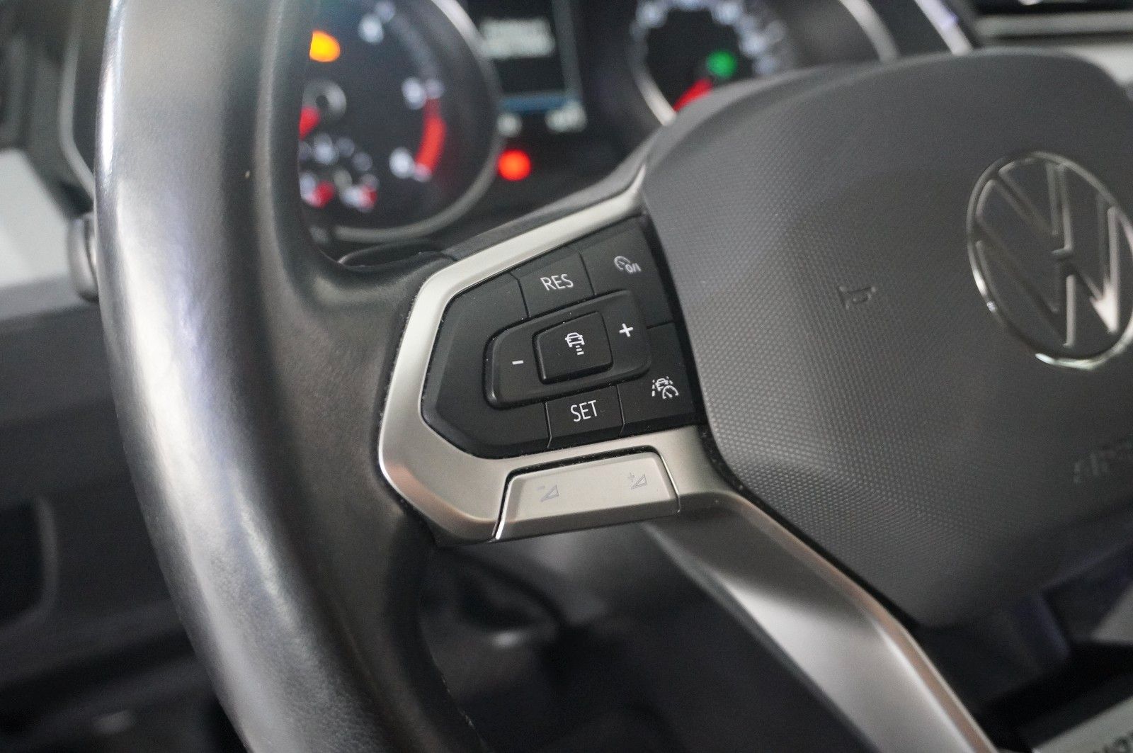 Fahrzeugabbildung Volkswagen Passat VARI. 2.0D BUSINESS 4M NAVI/KAMERA/SH/AHK