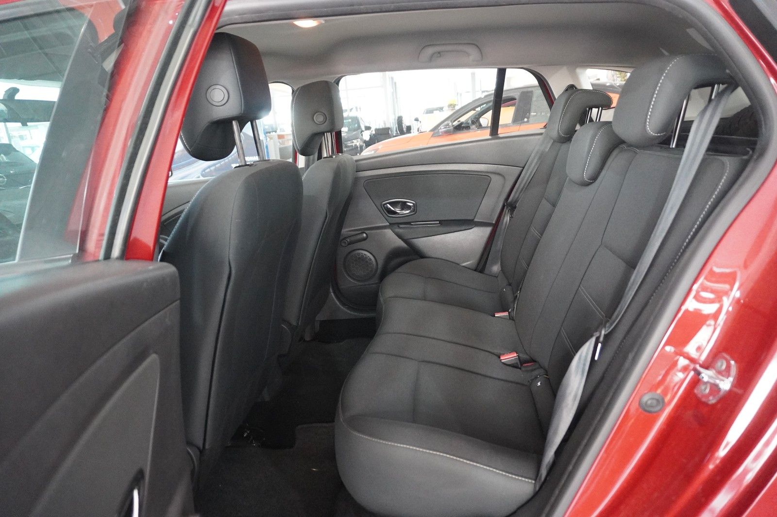 Fahrzeugabbildung Renault Megane Grandtour 1.6 AUTHEN. KLIMA/PDC/NEBEL/AHK