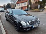 Mercedes-Benz E 280 E T-Modell Avantgarde AHK Navi - Mercedes-Benz E 280 mit Benzin-Antrieb: Kombi