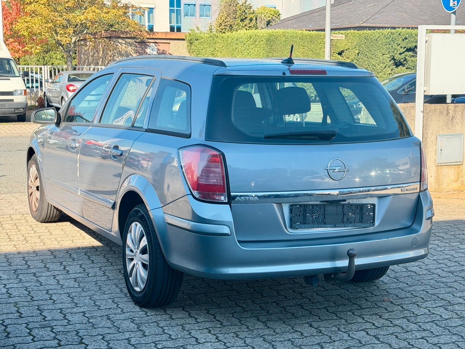 Opel Astra 2006 — interior