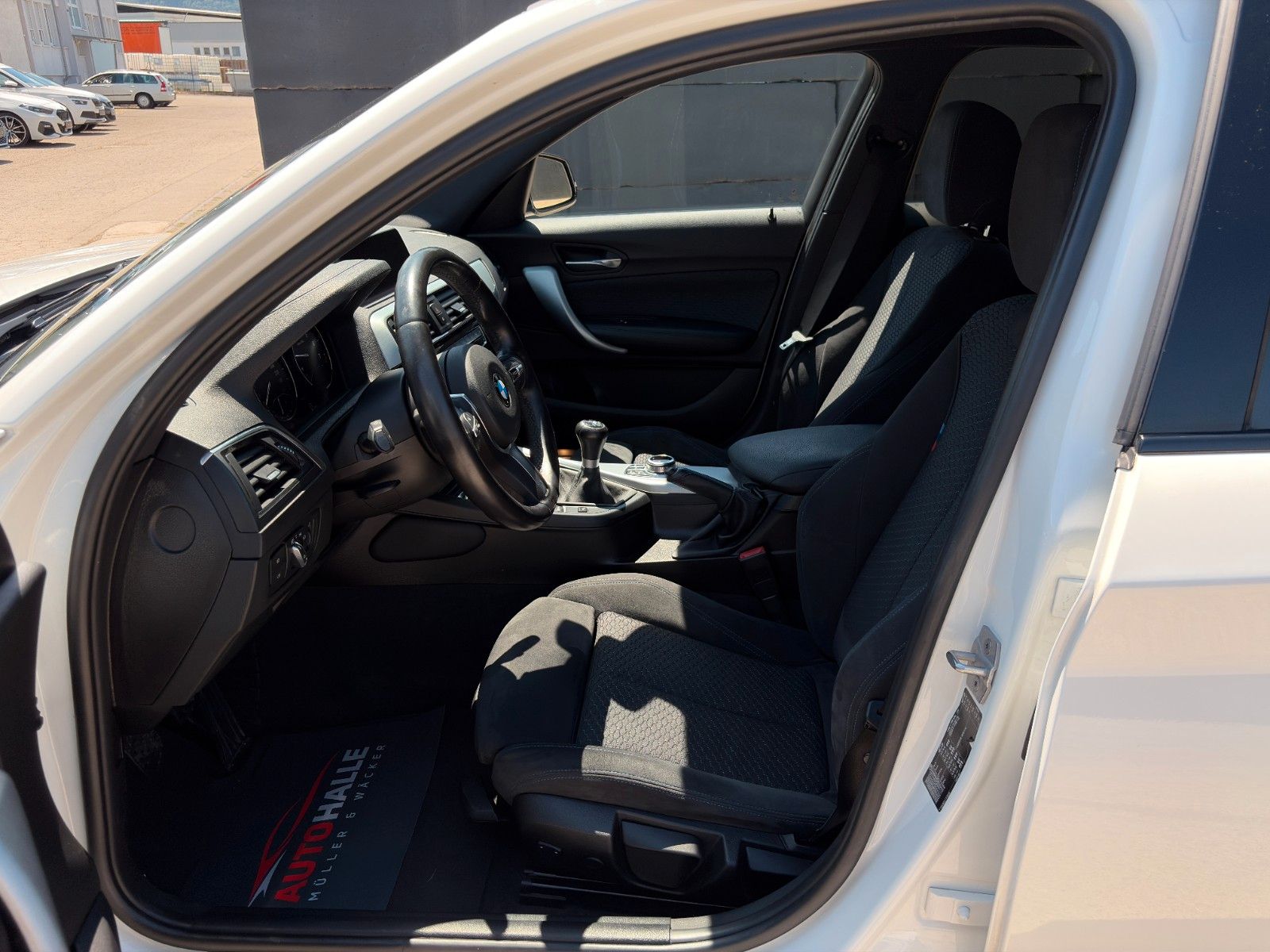 Fahrzeugabbildung BMW 118i M Sport Shadow Navi SHZ PDC LED BT HiFi