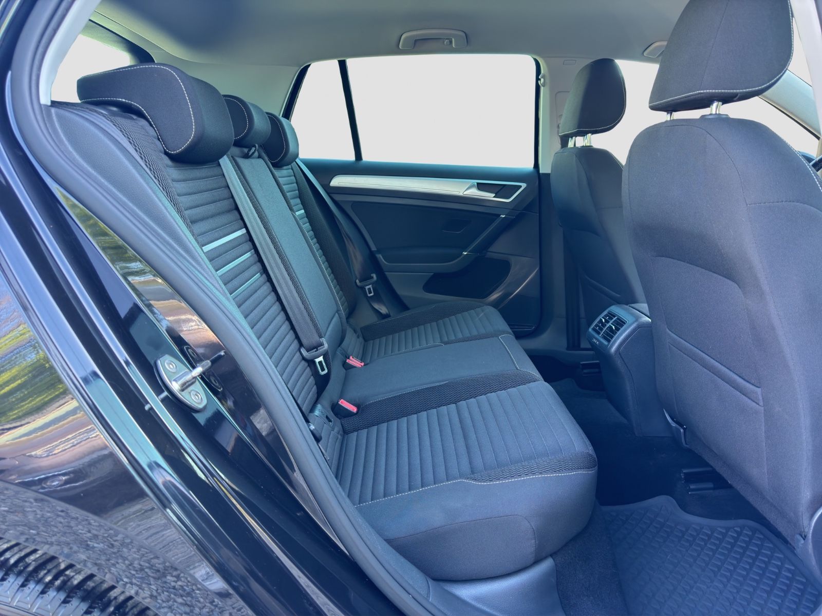 Fahrzeugabbildung Volkswagen Golf VII Lim. BMT/Klimaautom./Sitzhz./PDC/Tempo.