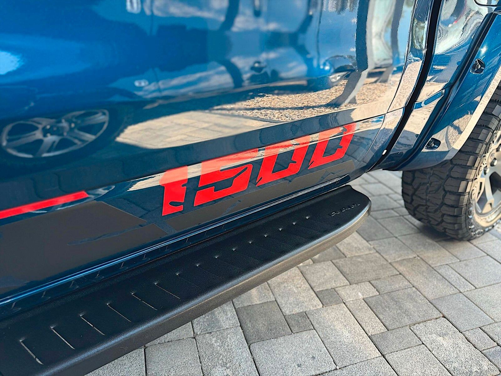Fahrzeugabbildung Dodge RAM 5.7 V8 HEMI Night-Edition Offroad 4x4  LPG