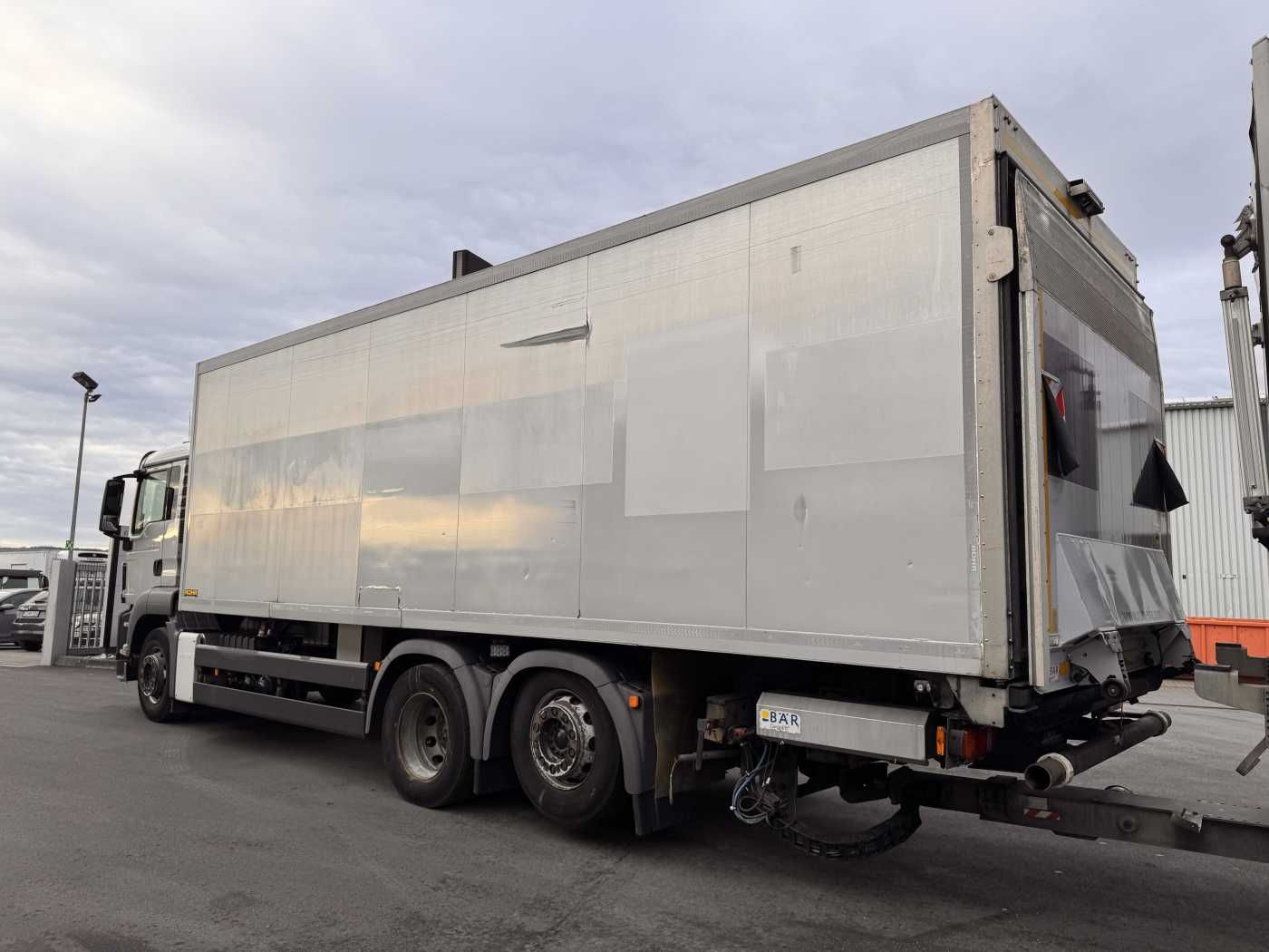 Fahrzeugabbildung MAN TGS 26.440 6x2 BL LBW 2.000kg Carrier Supra 1150