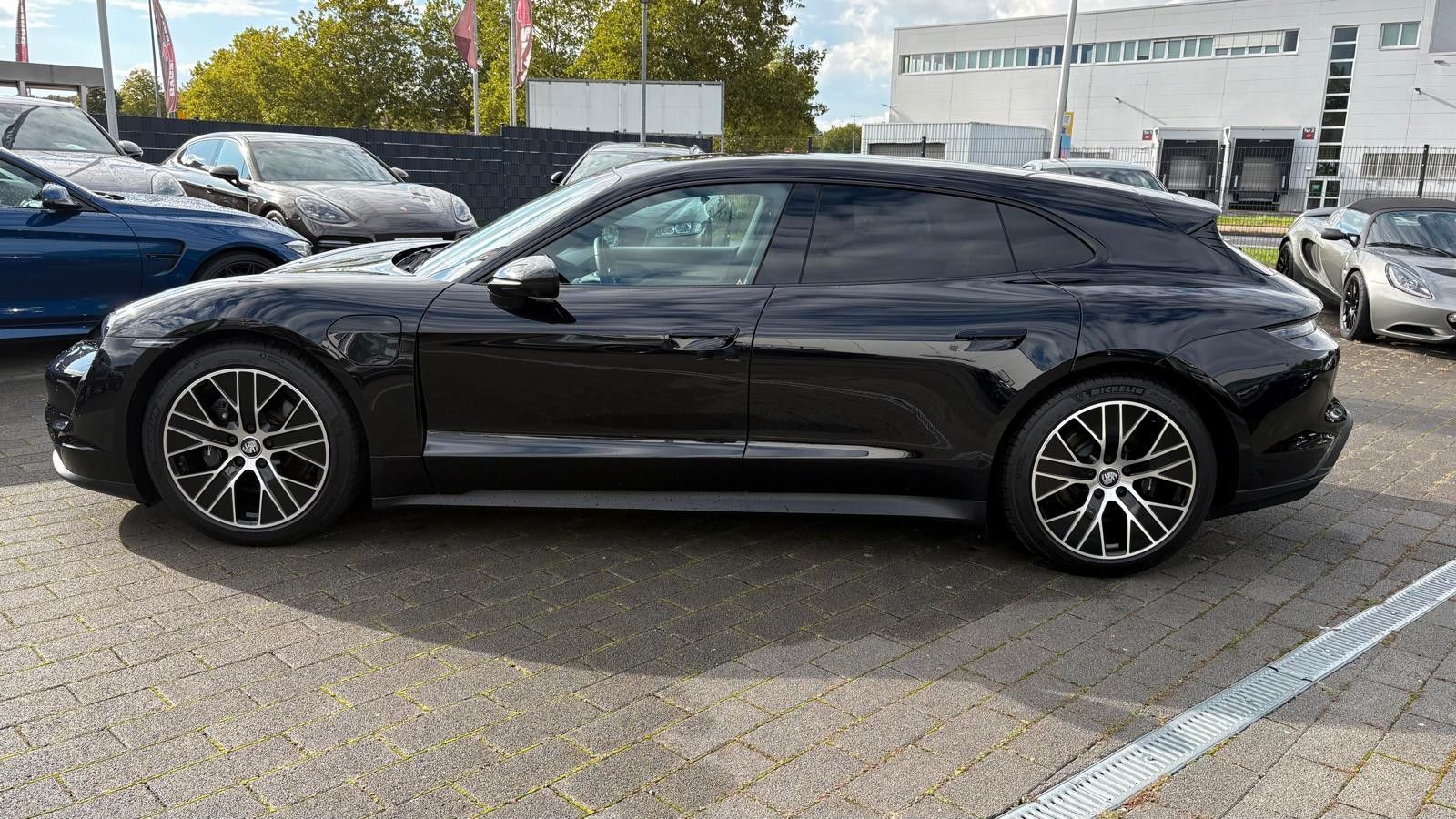 Fahrzeugabbildung Porsche Taycan Sport Turismo/Innodrive/Panodach/20 Zoll
