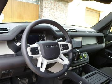 Land-Rover Defender - 7