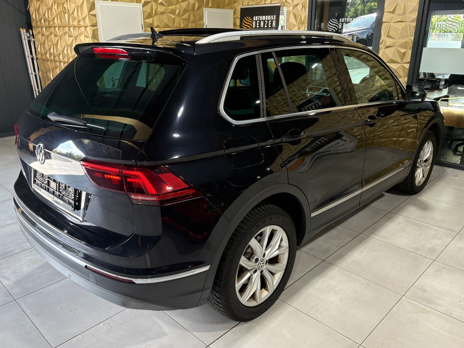 Fahrzeugabbildung Volkswagen Tiguan Highline BMT/4Motion/PANO/ACC/KAMERA/NAVI