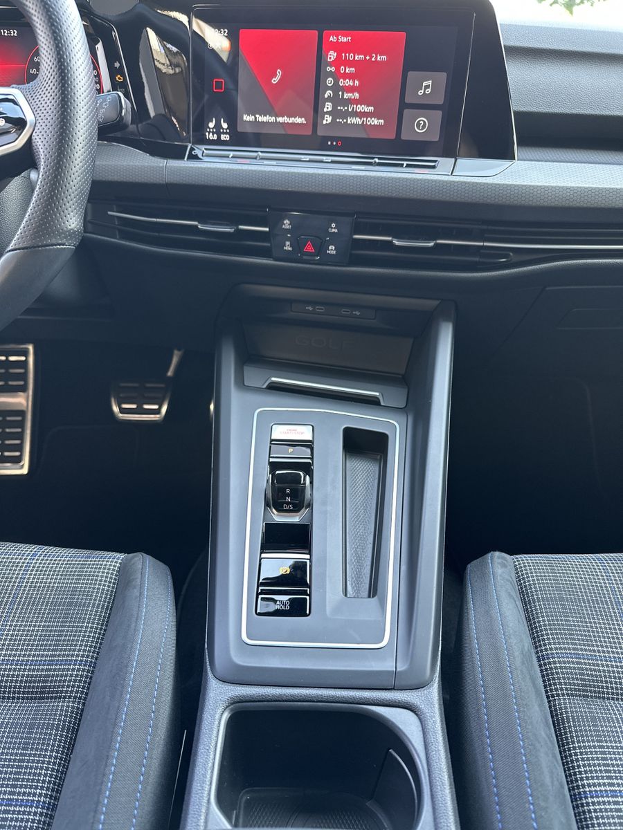 Fahrzeugabbildung Volkswagen Golf 1.4 eHybrid DSG GTE NAV+LED+ACC+CARPLAY+VC