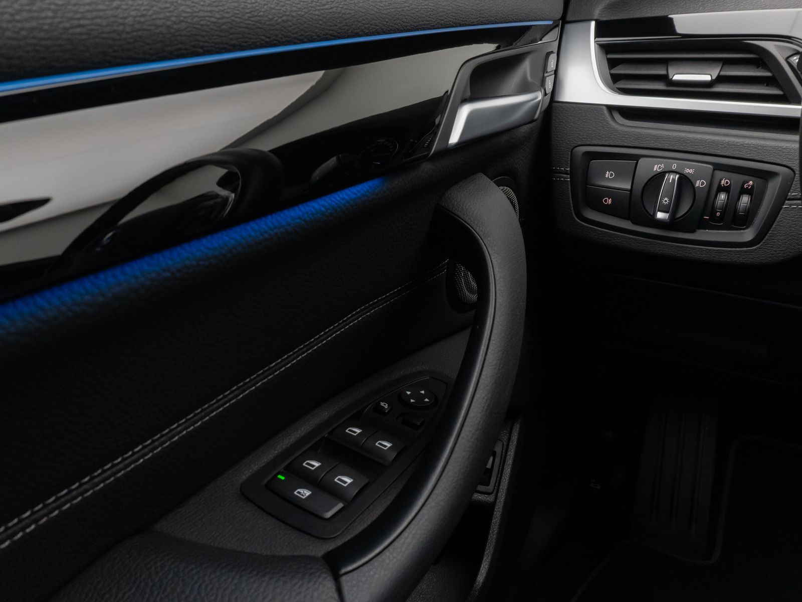 Fahrzeugabbildung BMW X1 xD25e xLine Kamera HUD DAB H/K Komfort Sport