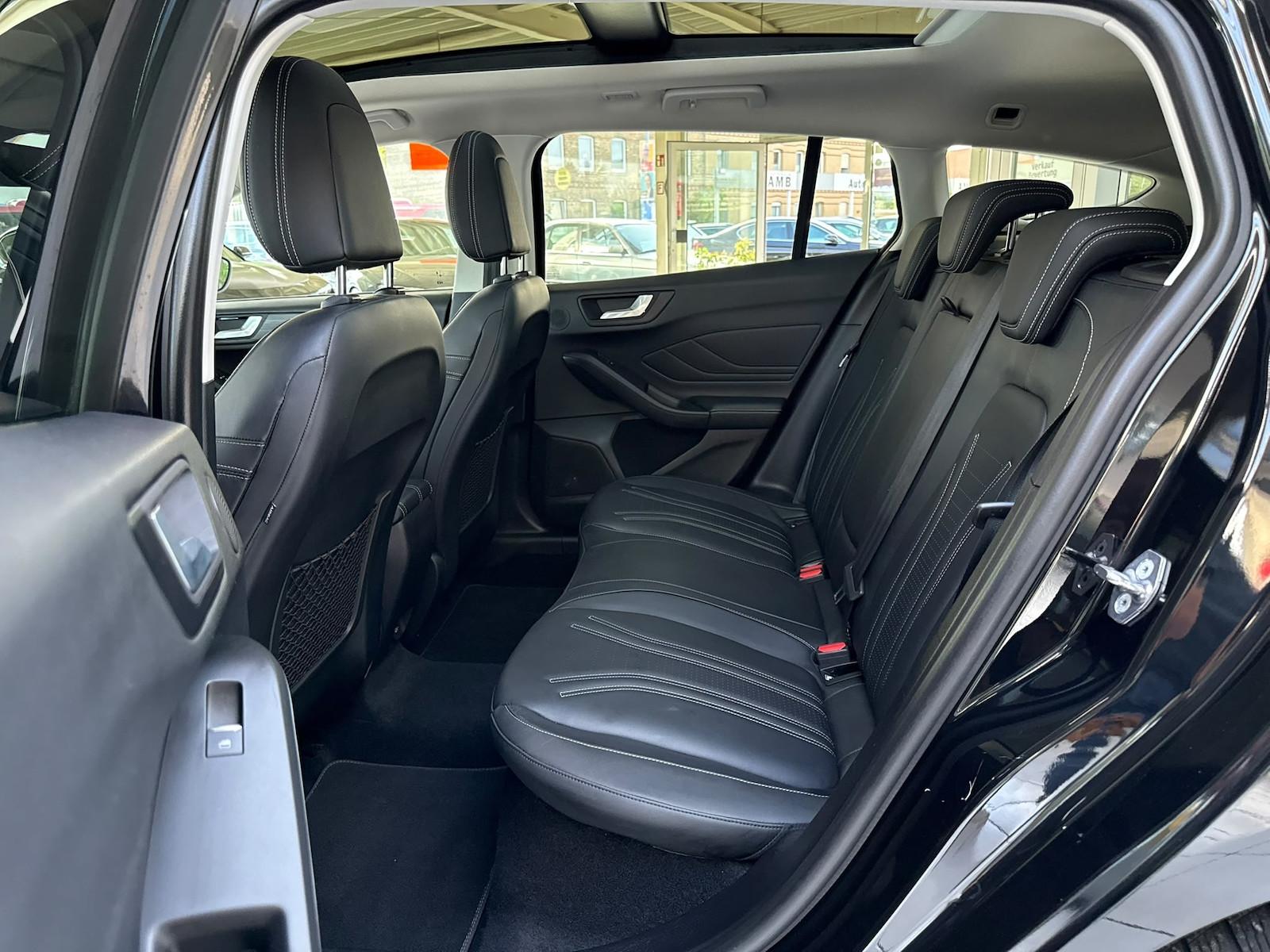 Ford Focus 1.5 Vignale Pano Leder CAM LED ACC Head Up