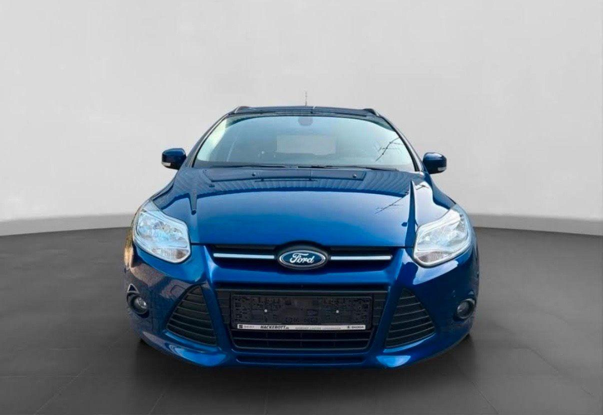 Ford Focus 2014 — вигляд ззаду