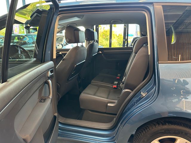 MYAUTOCENTER – Gebraucht- und Jahreswagen mit Werkstattservice in Pfaffenhofen Volkswagen Touran*7-Sitzer*TEMPO*2ZONEN*SitzHZ*PDC*TÜV 528
