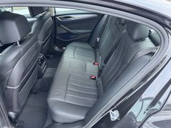 BMW 520d Autom. *DISPLAY KEY*HEAD UP*SURROUND VIEW*
