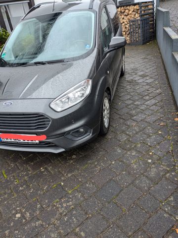 Ford Tourneo Courier 1.0 EcoBoost 74kW Titanium T...