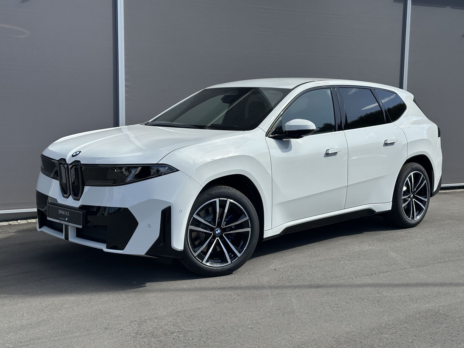 BMW iX3 40 sofort verfügbar mit 5.680 EUR Ersparnis