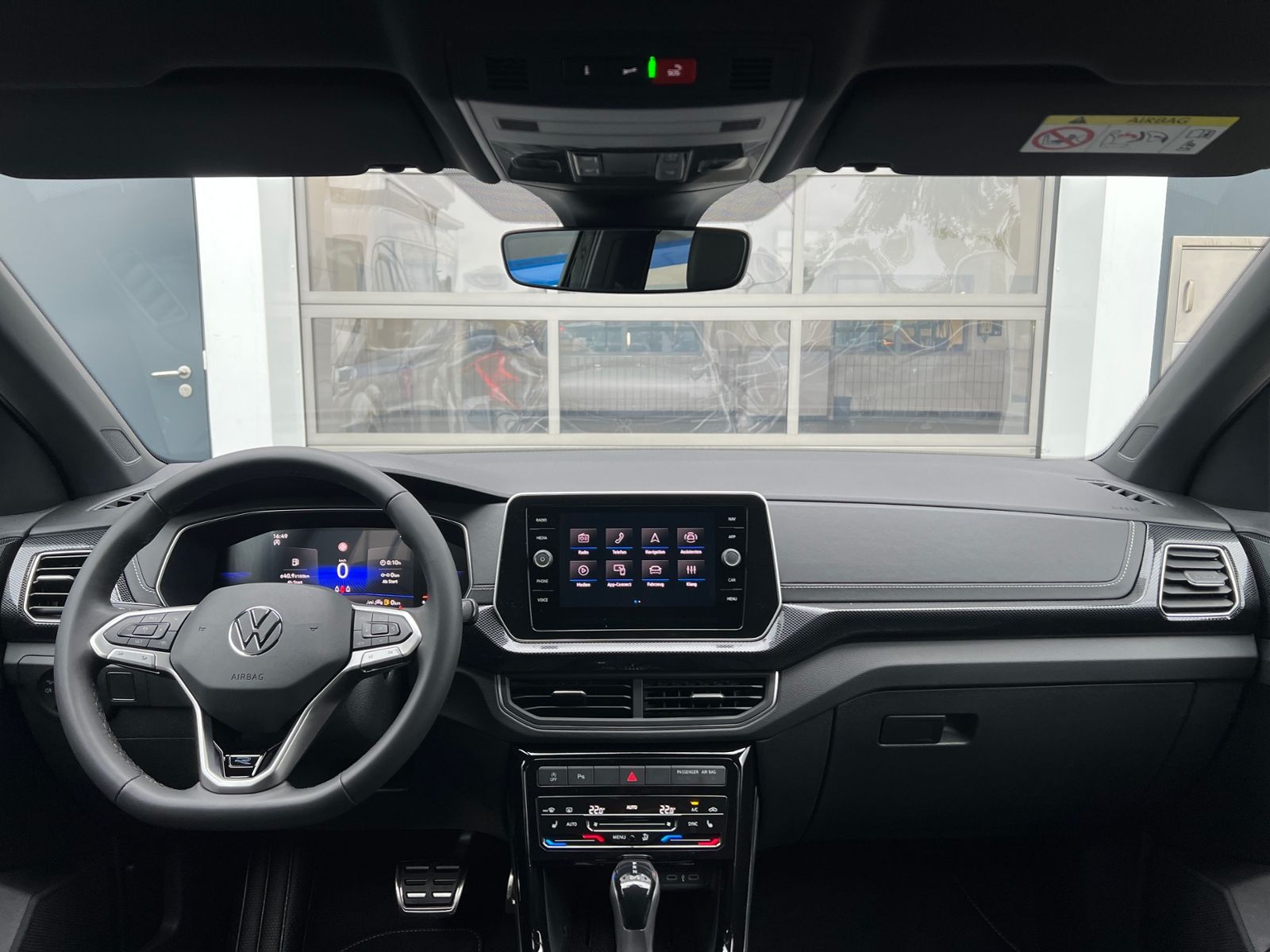 Fahrzeugabbildung Volkswagen T-Cross R-Line 1.5 TSI DSG *AHK, IQ.LIGHT, ACC,