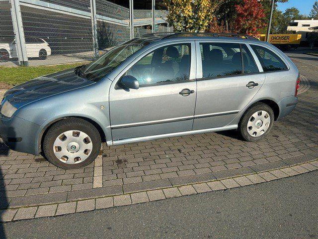 Skoda Fabia 2004 — rear view