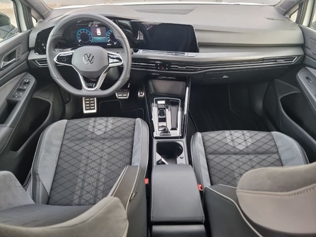Fahrzeugabbildung Volkswagen Golf VIII 1.5 eTSI R-LINE BLACK-STYLE LED-PLUS K