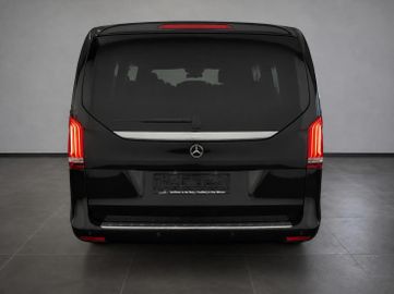Mercedes V 220 - 6