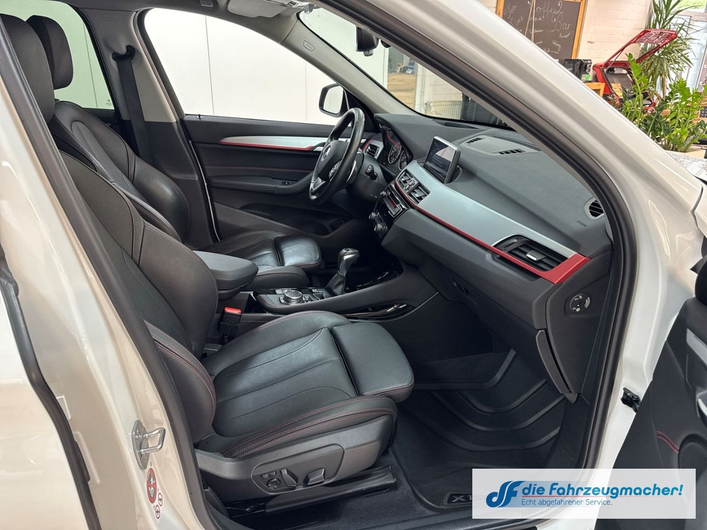 Fahrzeugabbildung BMW X1 xDrive 20 i Sport Line HUD AD Navi Memory Sit