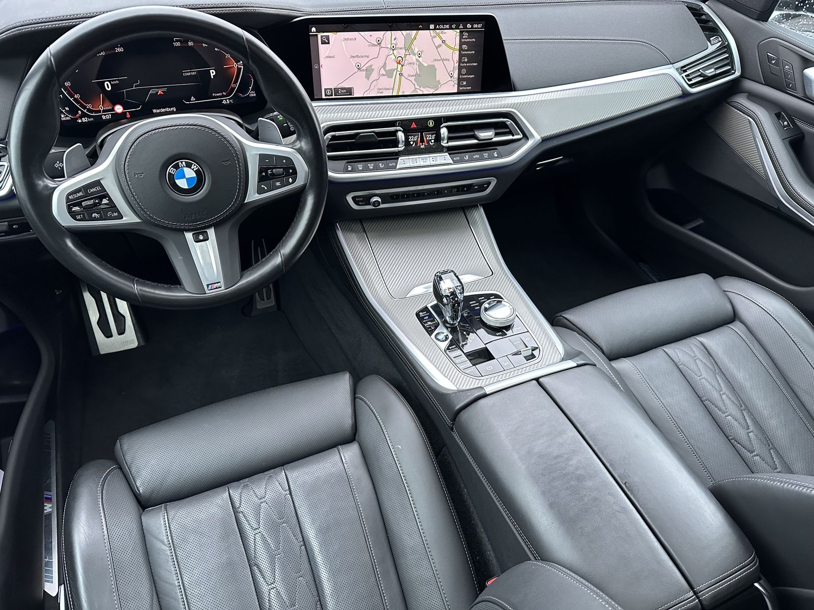 Fahrzeugabbildung BMW X5 xDrive30d M-Sport NAV+LED+PANO+360°+HEAD-UP