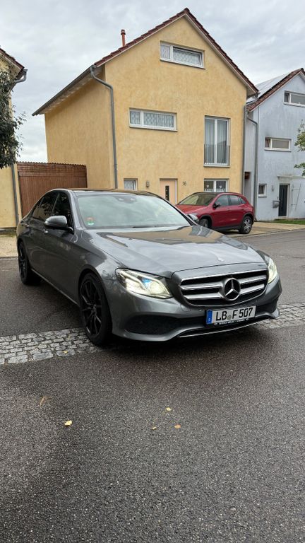 Image of Mercedes-Benz E 220