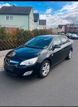 Opel Astra 1.7 Diesel 2012 - Opel Astra aus 2012 mit Diesel-Antrieb: Limousine