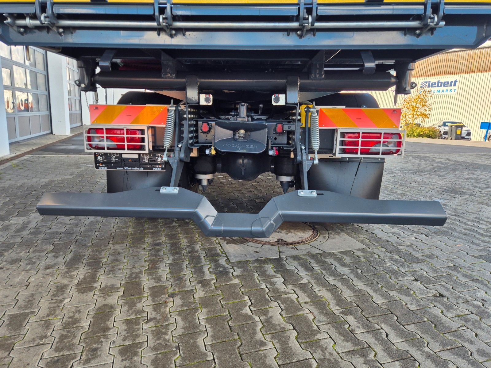 Fahrzeugabbildung Iveco AD200X46/P HR OFF Palfinger PK 12.501 Funk AHK