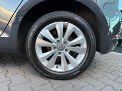 Fahrzeugabbildung Volkswagen Golf VII Lim 1.6 TDI Comfortline *ACC*SHZ*PANO*