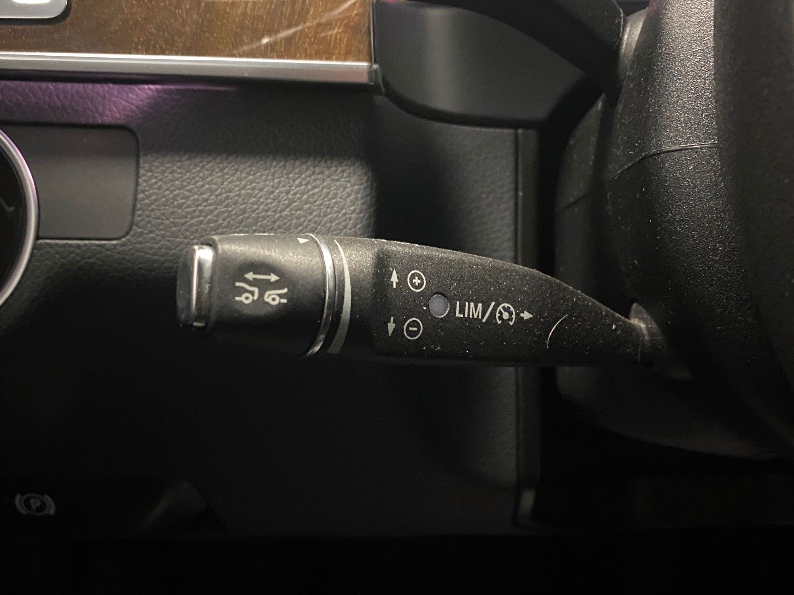 Fahrzeugabbildung Mercedes-Benz E 200 T ELEGANCE+NAVI+LED Scheinwerfer+Distronic