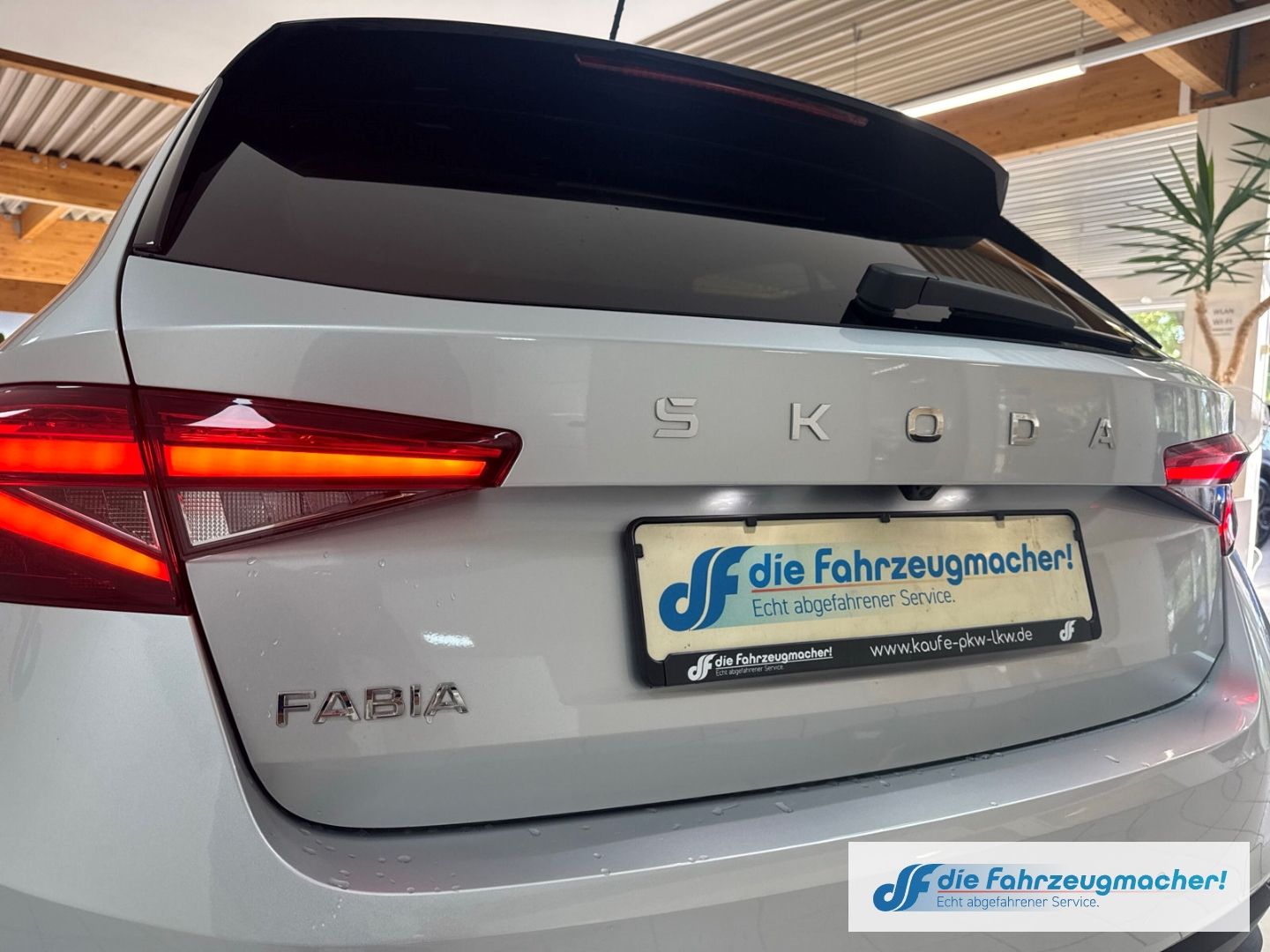 Fahrzeugabbildung SKODA Fabia Tour Automatik Navi DigiCockpit LED Apple