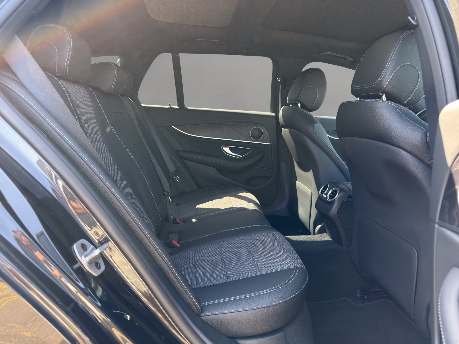 Fahrzeugabbildung Mercedes-Benz E 300 e T-Modell AVANTGARDE DISTRONIC PSD AHK