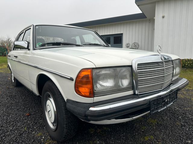 Mercedes-Benz 200* W123*OLDTIMER*TÜV NEU*H.ZULASSUNG