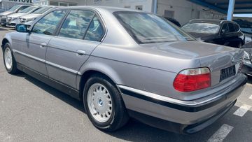 BMW 728 - 7