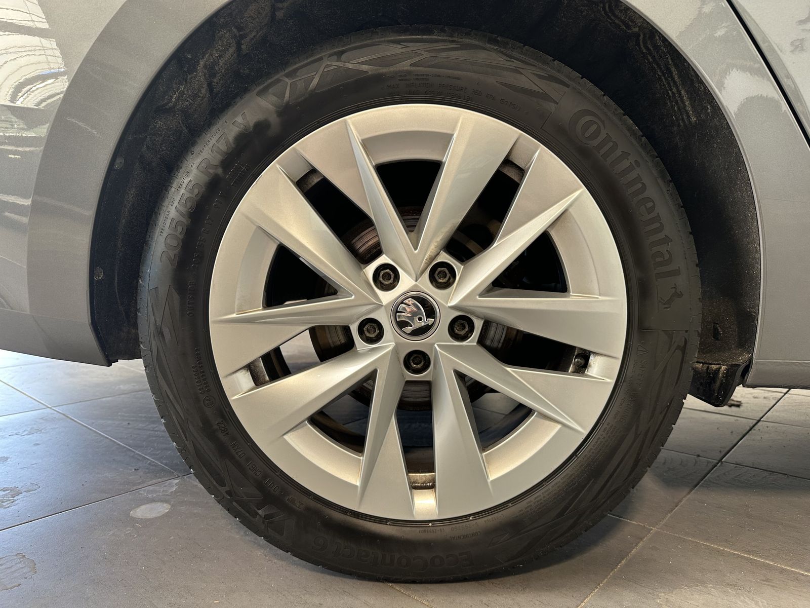 Fahrzeugabbildung SKODA Octavia Combi 2.0 TDI DSG Style NAV+MATRIX+AHK