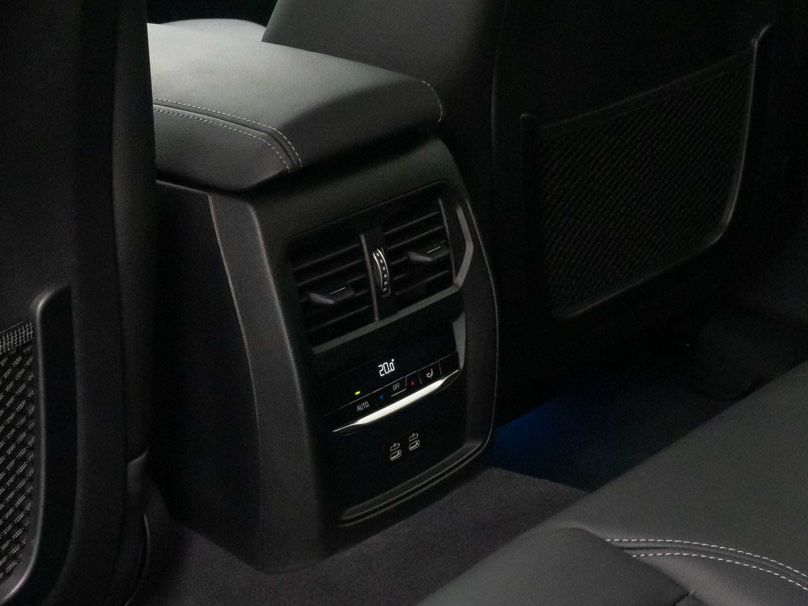 Fahrzeugabbildung BMW i4 eD40 GC HiFi Alarm Kamera HUD Leder 19Zoll