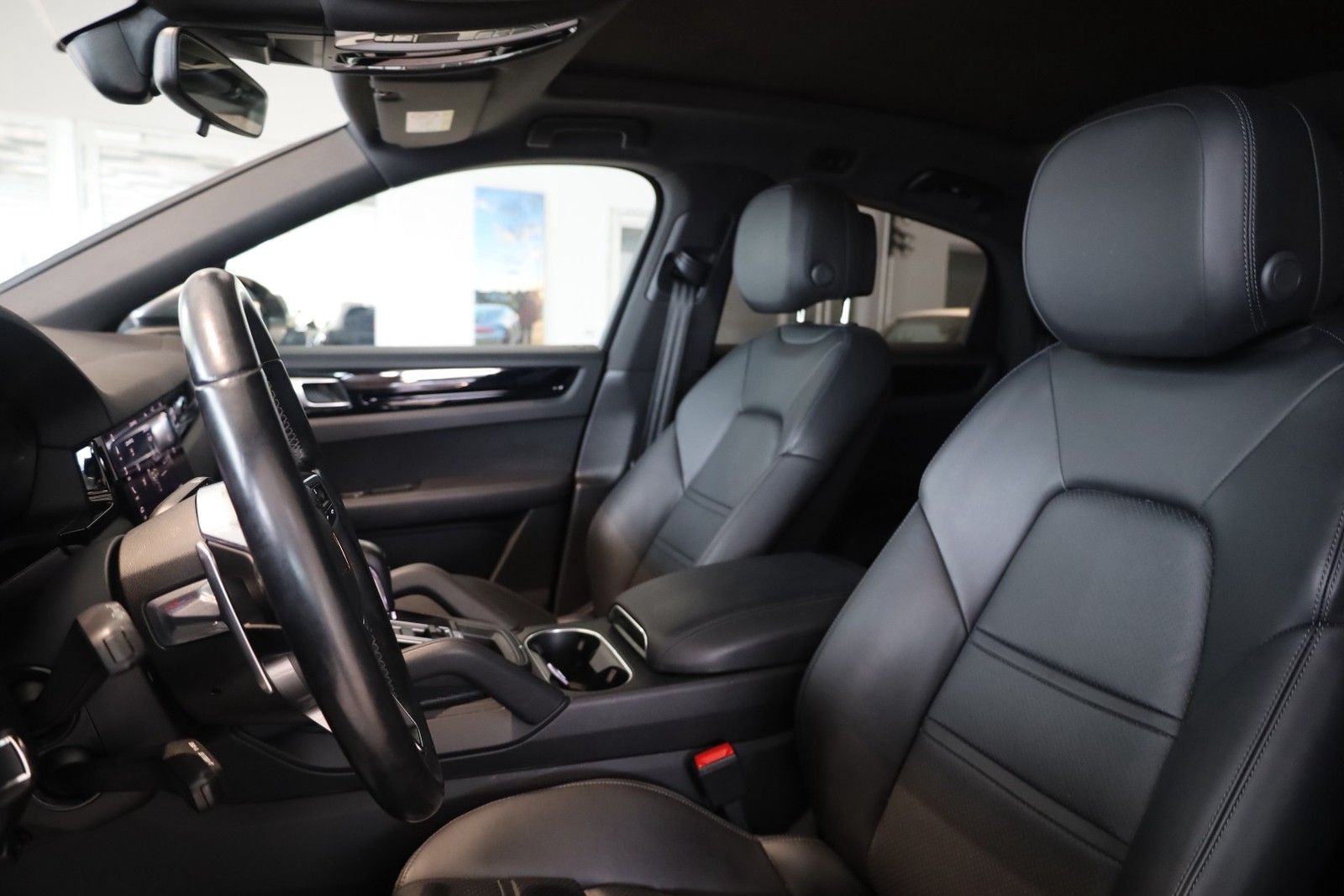 Porsche Cayenne Coupe E-Hybrid Panorama foto 16