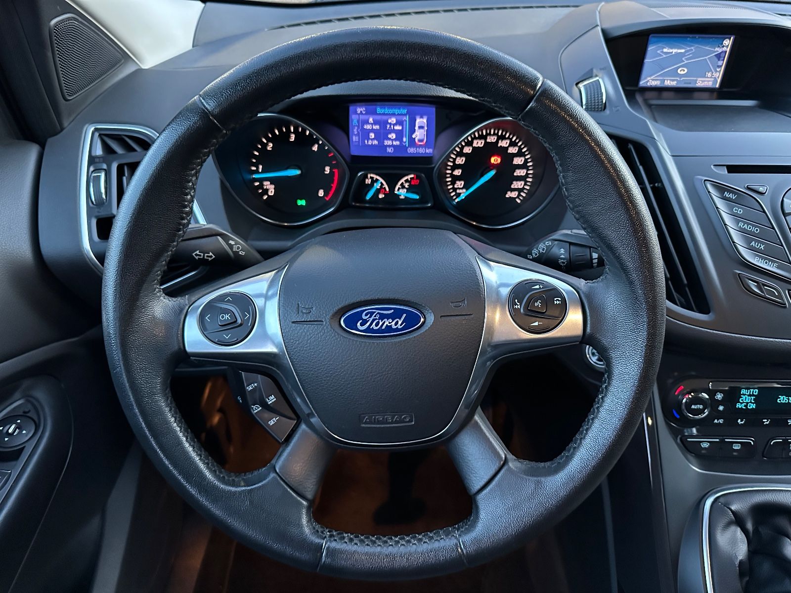 Fahrzeugabbildung Ford Kuga 2.0 TDCi Titanium AHK/Navi/SHZG/GRA