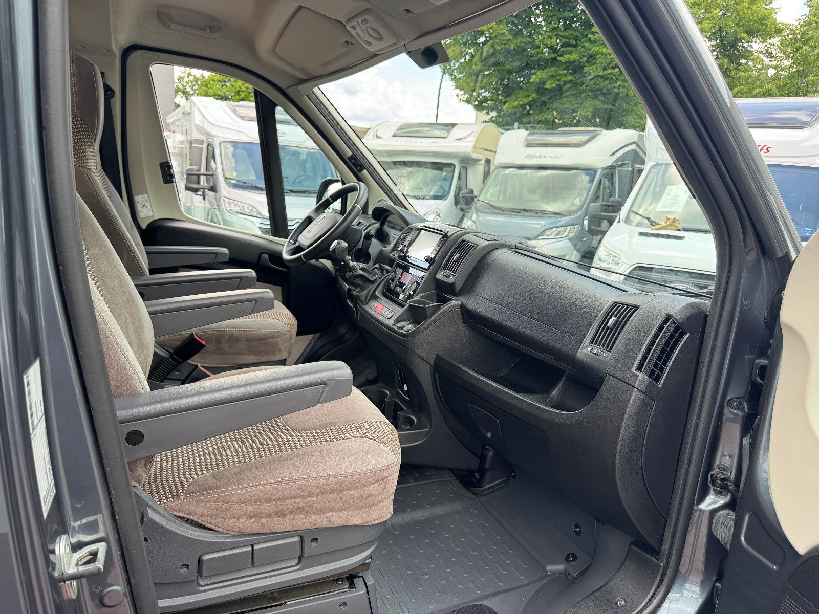 Fahrzeugabbildung Pössl 540 ROADCAMP R NAVI KAMERA RAUMBAD 1.HAND